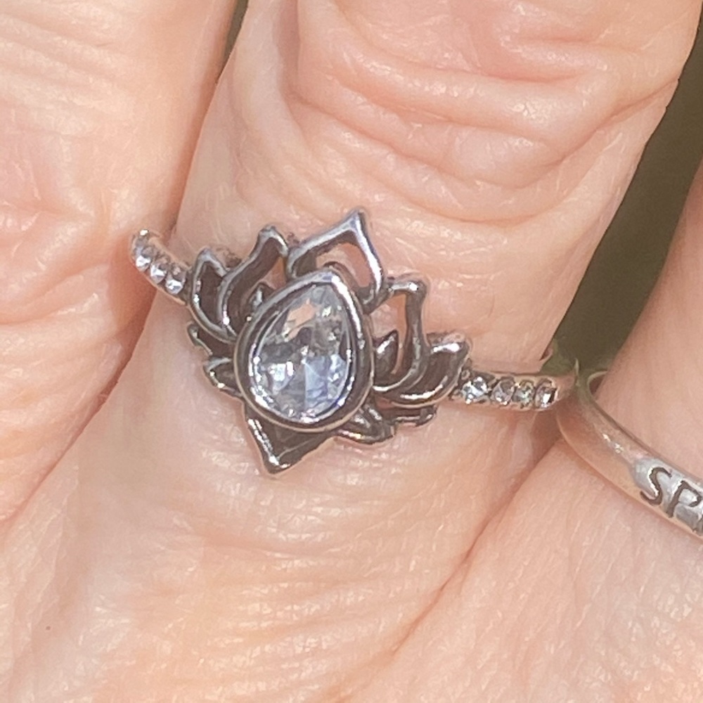 Lotus ring White Zircon silver plated flower ring with crystal accent - Picture 8 of 15
